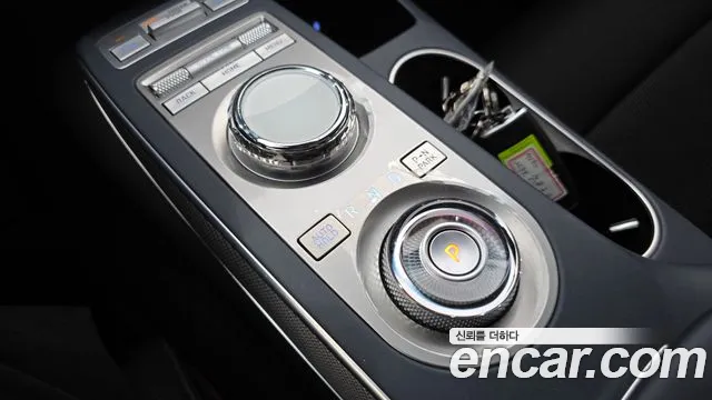 Genesis GV70 — Фото автомобиля 12