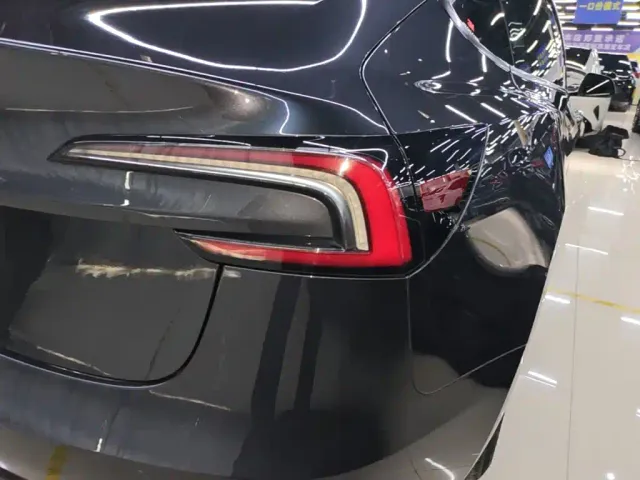 Tesla Model 3 — Фото автомобиля 7