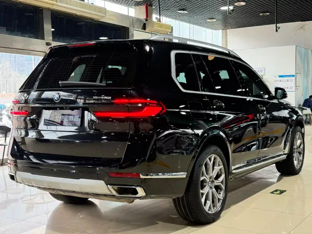 BMW X7 — Фото автомобиля 14