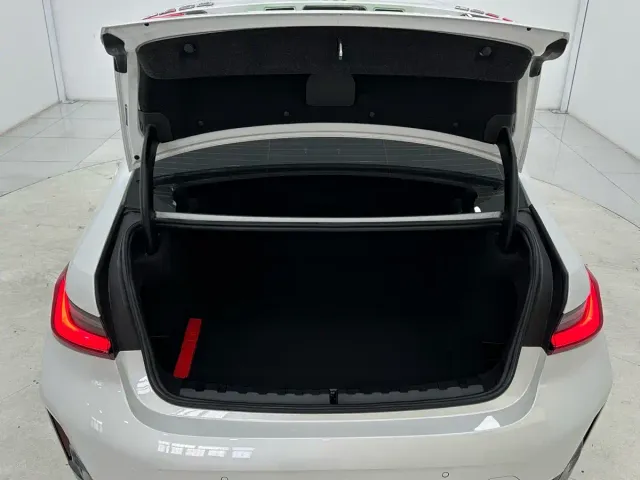 BMW 3 Series — Фото автомобиля 15