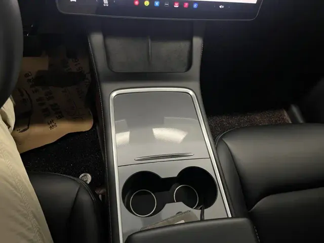 Tesla Model Y — Фото автомобиля 24