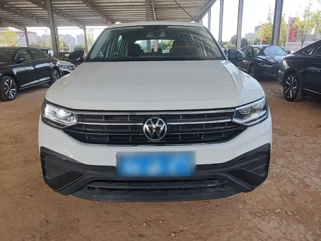 Volkswagen Tiguan L — Фото автомобиля 2