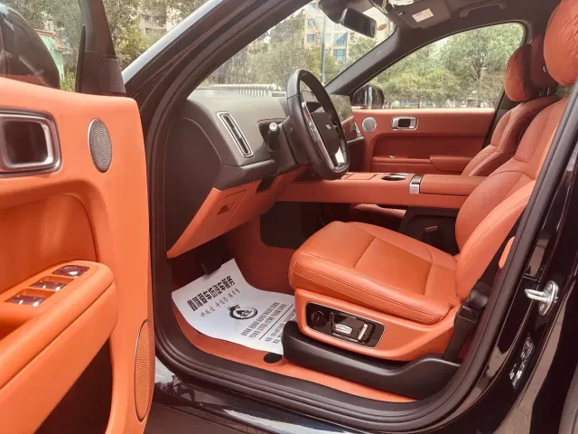 Li Auto L8 — Фото автомобиля 7