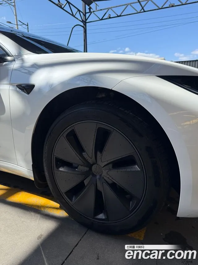 Tesla Model 3 — Фото автомобиля 5