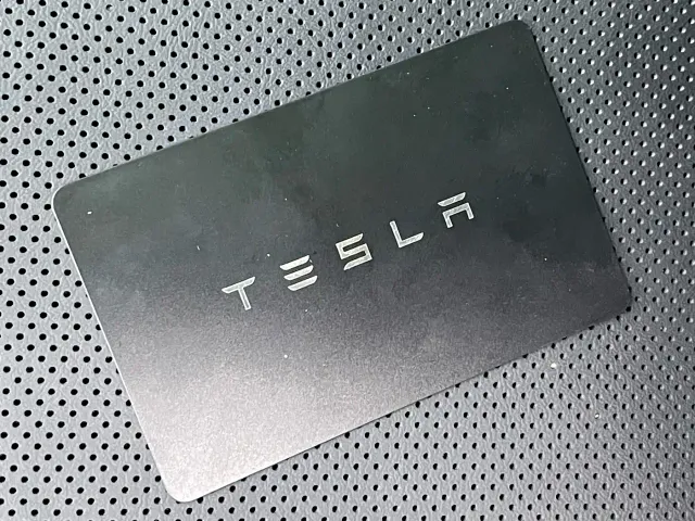 Tesla Model 3 — Фото автомобиля 15