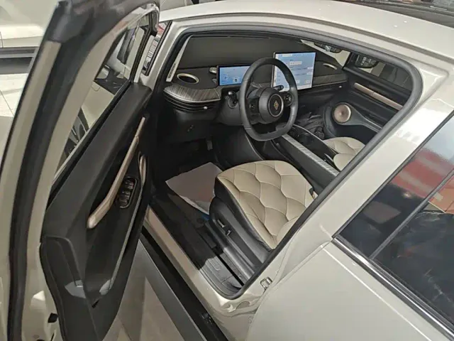 Baojun Cloud — Фото автомобиля 15