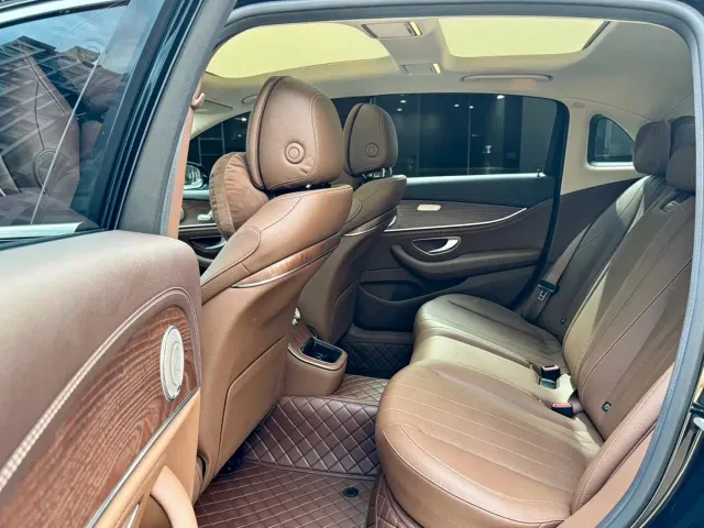 Mercedes-Benz E-Class — Фото автомобиля 9