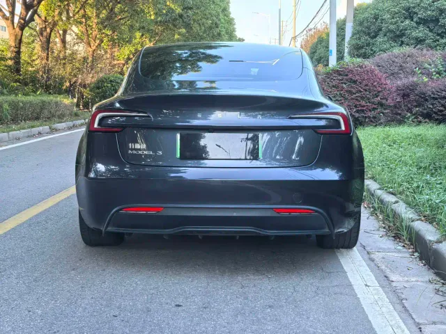 Tesla Model 3 — Фото автомобиля 6