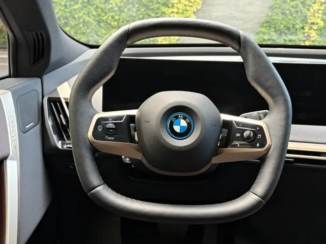BMW iX — Фото автомобиля 16