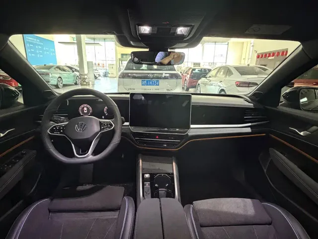 Volkswagen Passat — Фото автомобиля 9