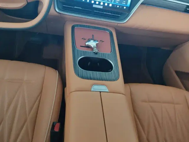 Dongfeng eπ 008 — Фото автомобиля 16