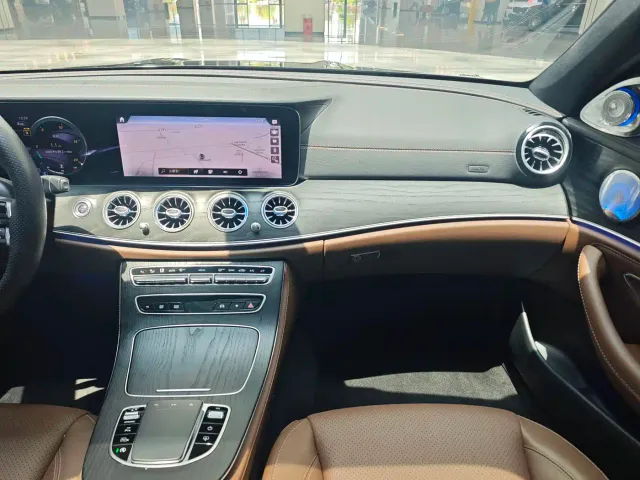 Mercedes-Benz E-Class — Фото автомобиля 9