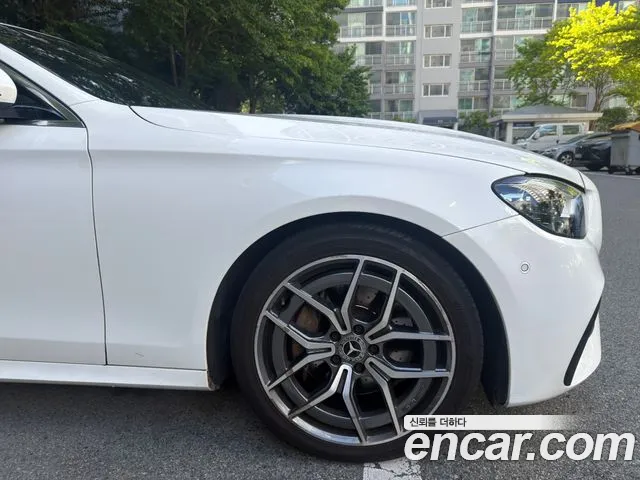 Mercedes-Benz E-Class — Фото автомобиля 5
