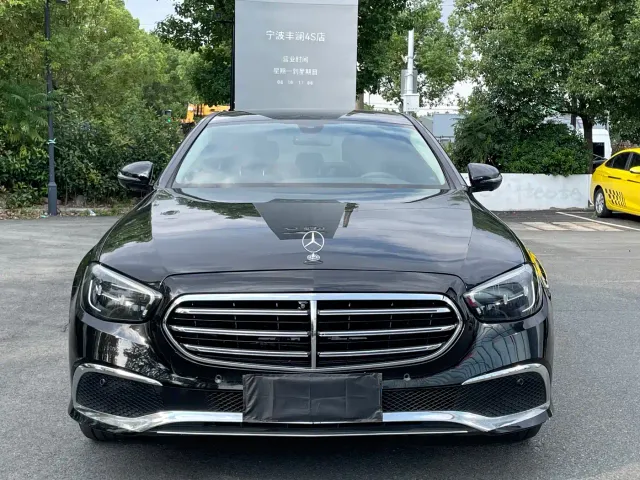 Mercedes-Benz E-Class — Фото автомобиля 2
