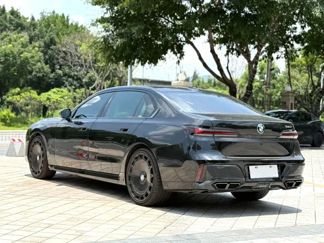 BMW 7 Series — Фото автомобиля 15