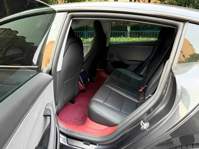 Tesla Model 3 — Фото автомобиля 8