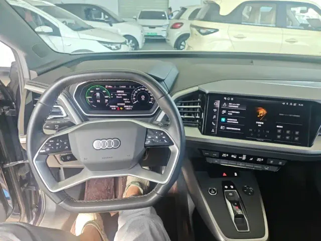 Audi Q4 e-tron — Фото автомобиля 10