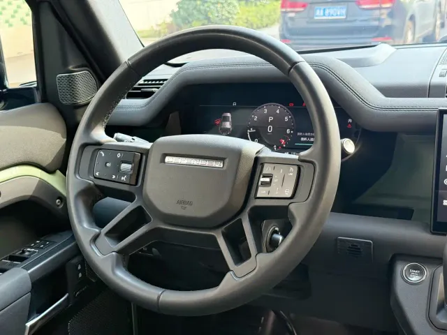 Land Rover Defender — Фото автомобиля 15