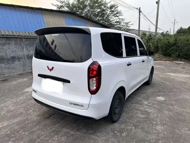 Wuling Hongguang — Фото автомобиля 6
