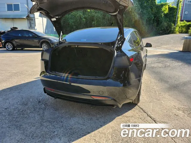 Tesla Model 3 — Фото автомобиля 5