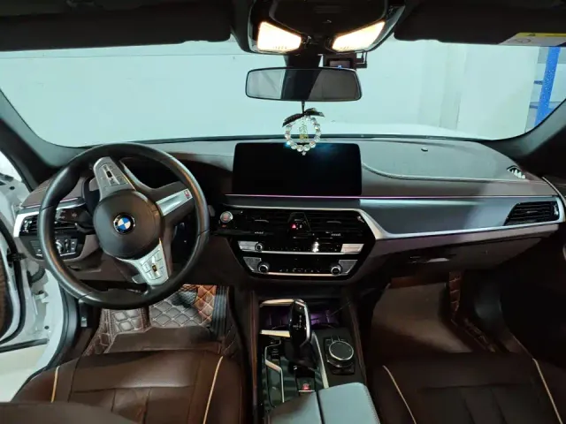 BMW 5 Series — Фото автомобиля 2
