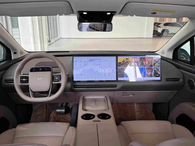 Li Auto i8 — Фото автомобиля 19