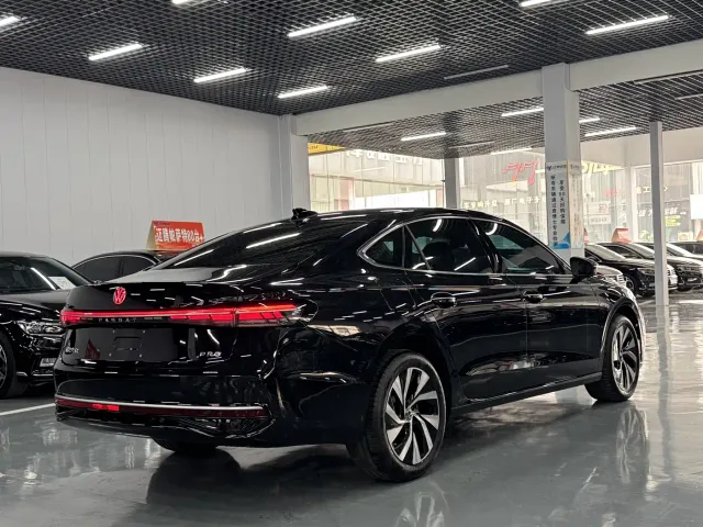 Volkswagen Passat — Фото автомобиля 9