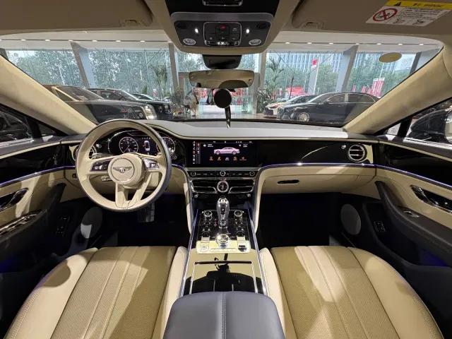 Bentley Flying Spur — Фото автомобиля 12