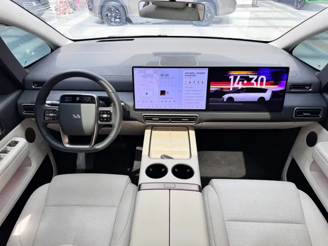 Li Auto MEGA — Фото автомобиля 6