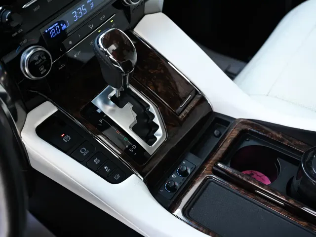 Toyota Alphard — Фото автомобиля 12