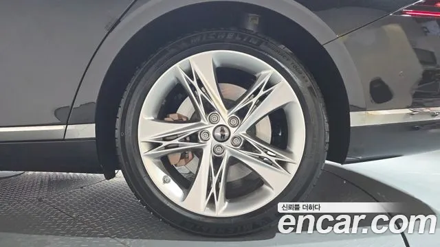 Genesis G90 Бензин 3.5 Turbo e-S/C AWD — Фото автомобиля 14