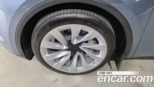 Tesla Model Y — Фото автомобиля 5