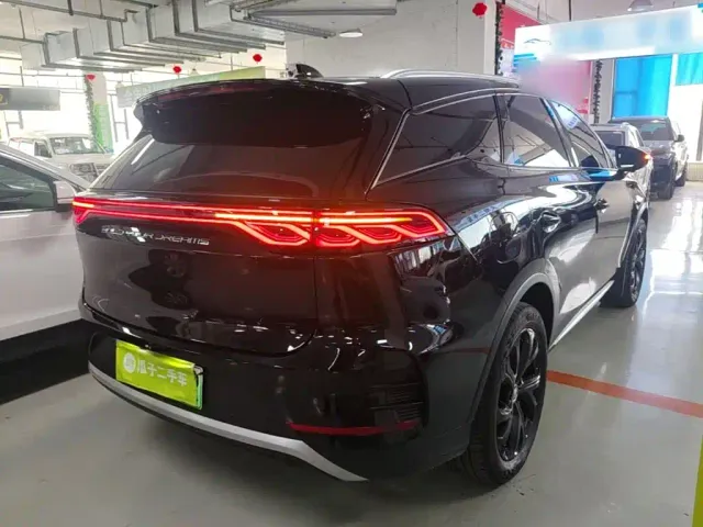BYD Tang — Фото автомобиля 6
