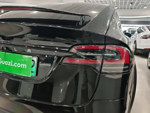 Tesla Model X — Фото автомобиля 7