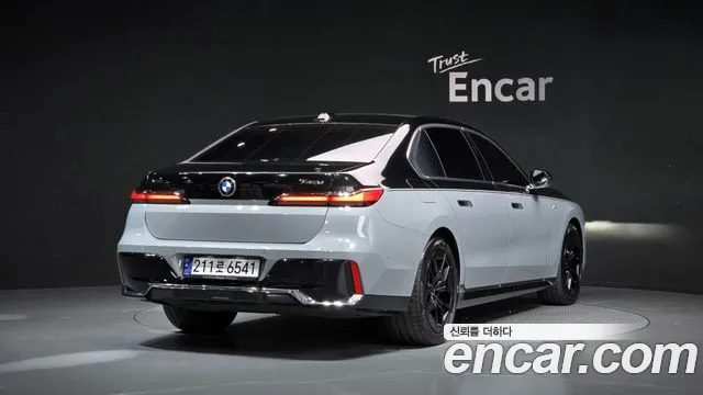 BMW 7 Series G70 — Фото автомобиля 2