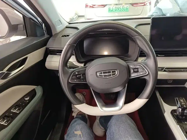 Geely Emgrand L — Фото автомобиля 10