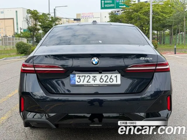 BMW 5-Series — Фото автомобиля 4