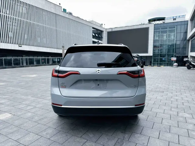 Nio ES8 — Фото автомобиля 4