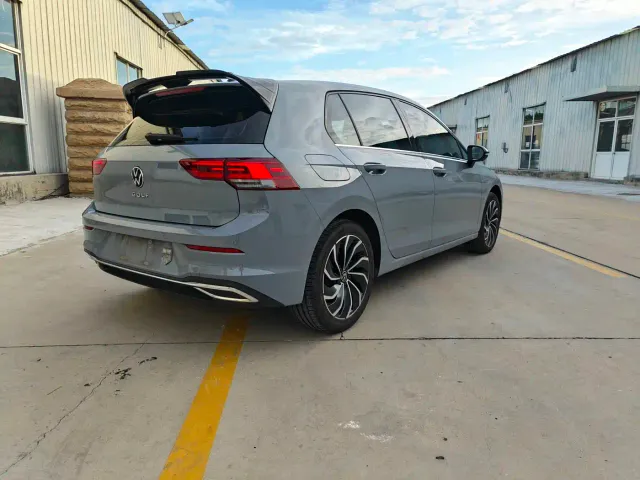 Volkswagen Golf — Фото автомобиля 8