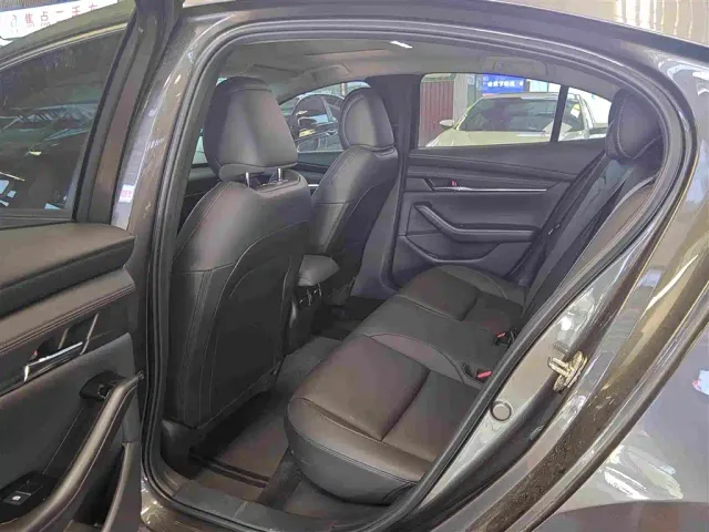Mazda Axela — Фото автомобиля 3