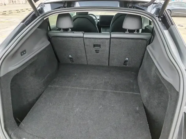 Tesla Model Y — Фото автомобиля 11