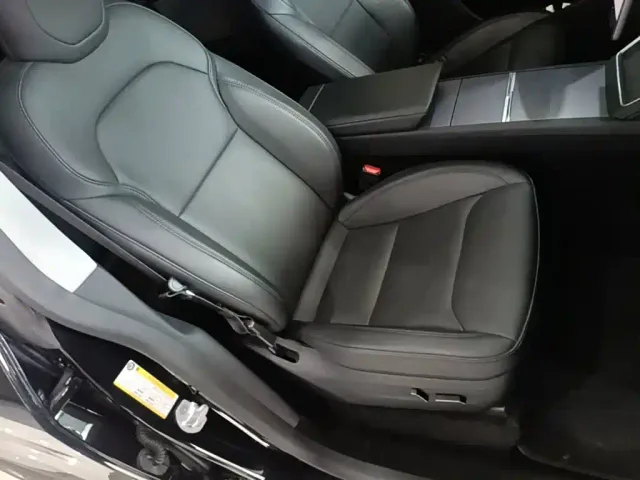 Tesla Model Y — Фото автомобиля 24