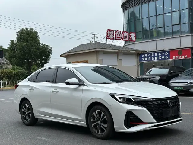 Changan Eado — Фото автомобиля 2