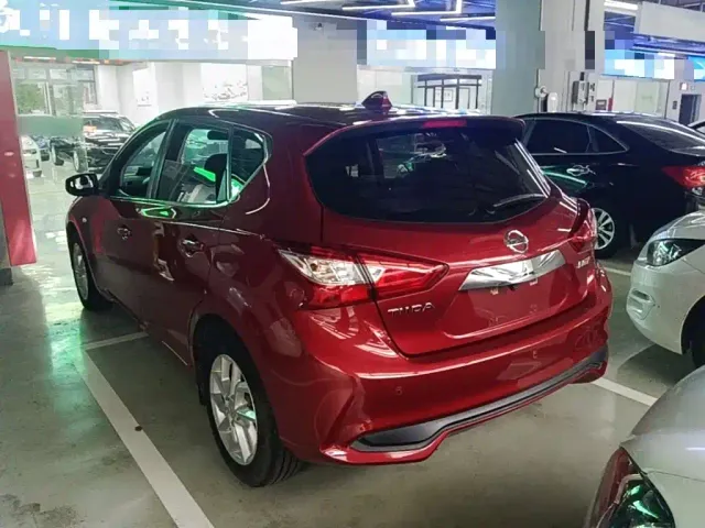 Nissan Tiida — Фото автомобиля 4