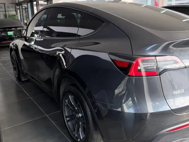 Tesla Model Y — Фото автомобиля 4