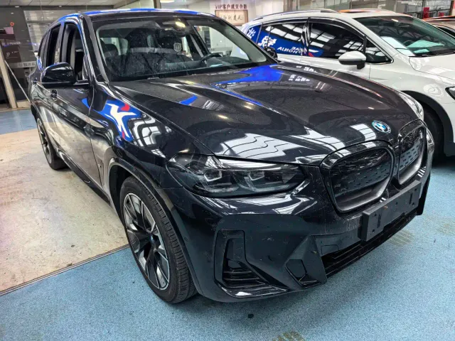 BMW iX3 — Фото автомобиля 3