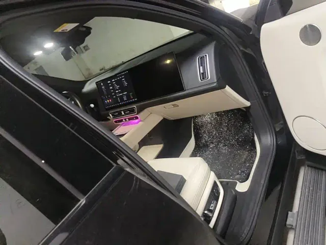 Li Auto L8 — Фото автомобиля 10
