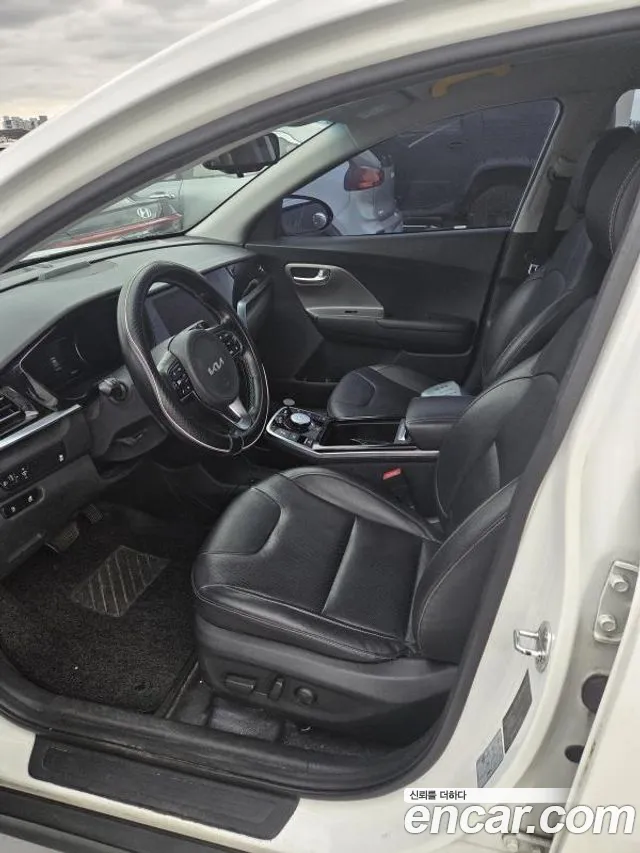 Kia Niro — Фото автомобиля 11