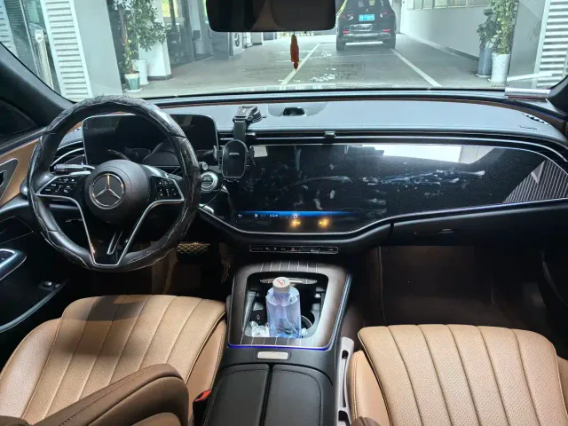 Mercedes-Benz E-Class — Фото автомобиля 2