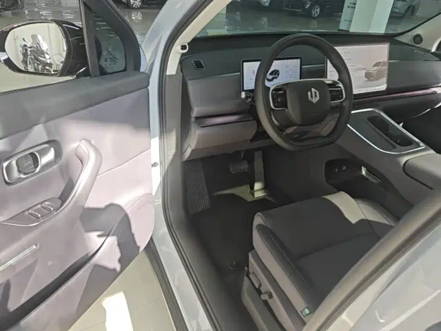 Leapmotor C16 — Фото автомобиля 15